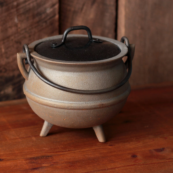 http://www.townsends.us/cdn/shop/products/CP-733_2-Quart-Cast-Iron-Pot_2019-04-24_Web_1200x1200_IMG_9338_b2d0ef1a-f85a-46f8-858f-4ed28c4de0b4_600x.JPG?v=1569313218