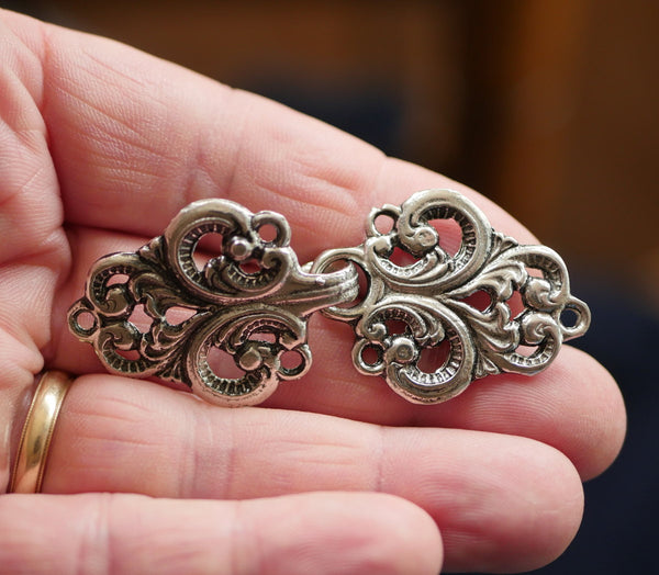 Cloak Clasps Style D