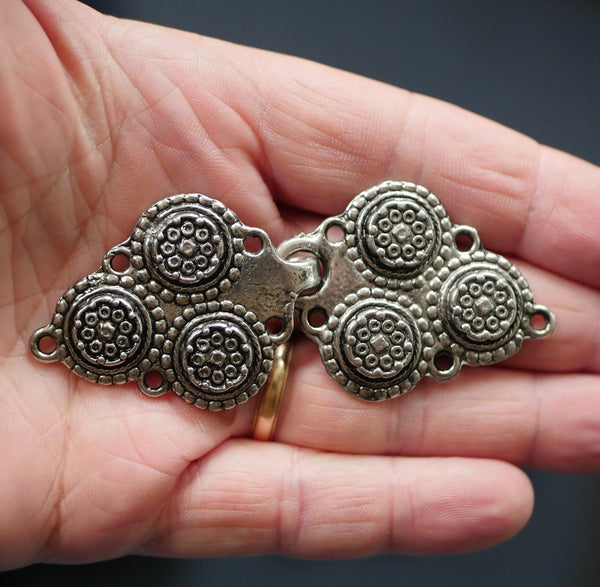 cloak-clasps_bg-