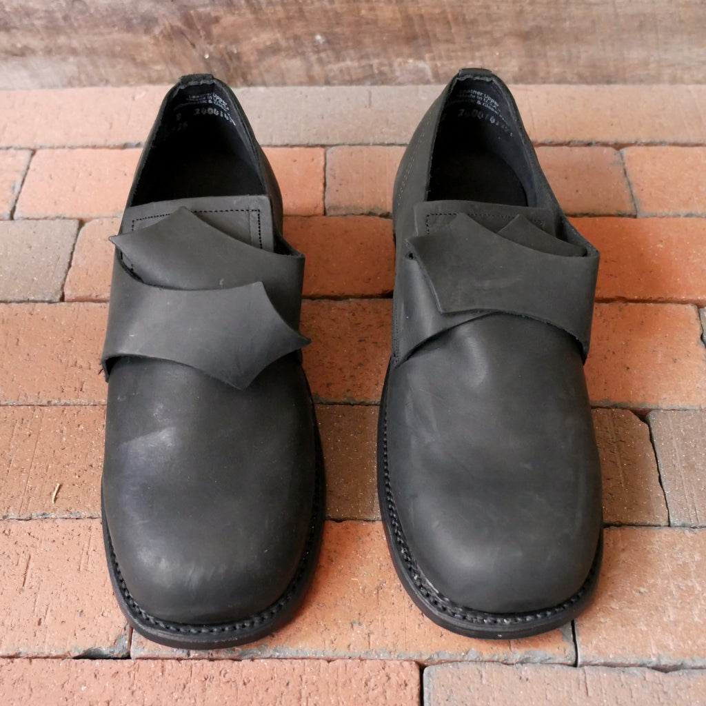 Men's Size 9 Buckle Shoes-Second