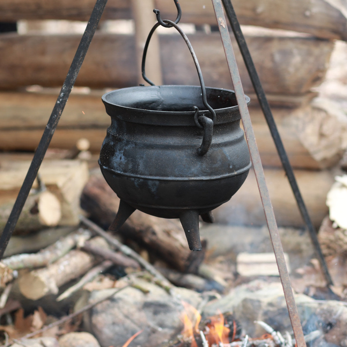 Huge cast iron pot cooking : r/castiron