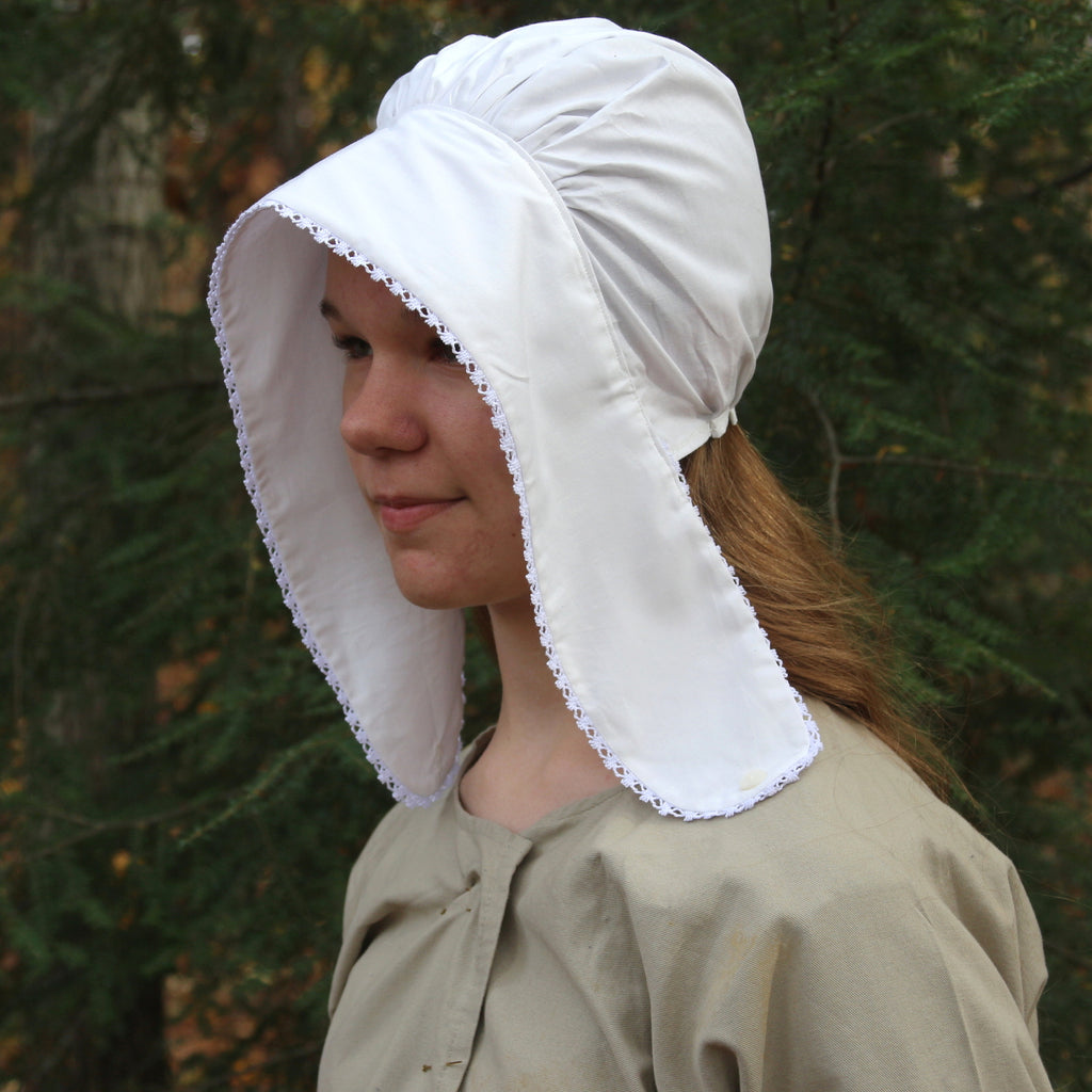 Ladies' Bonnet in white