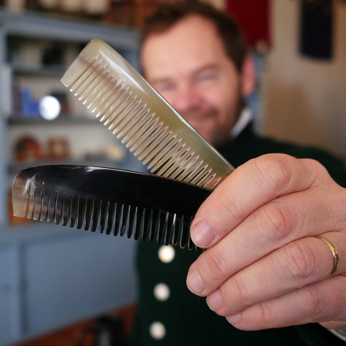 Horn comb shop