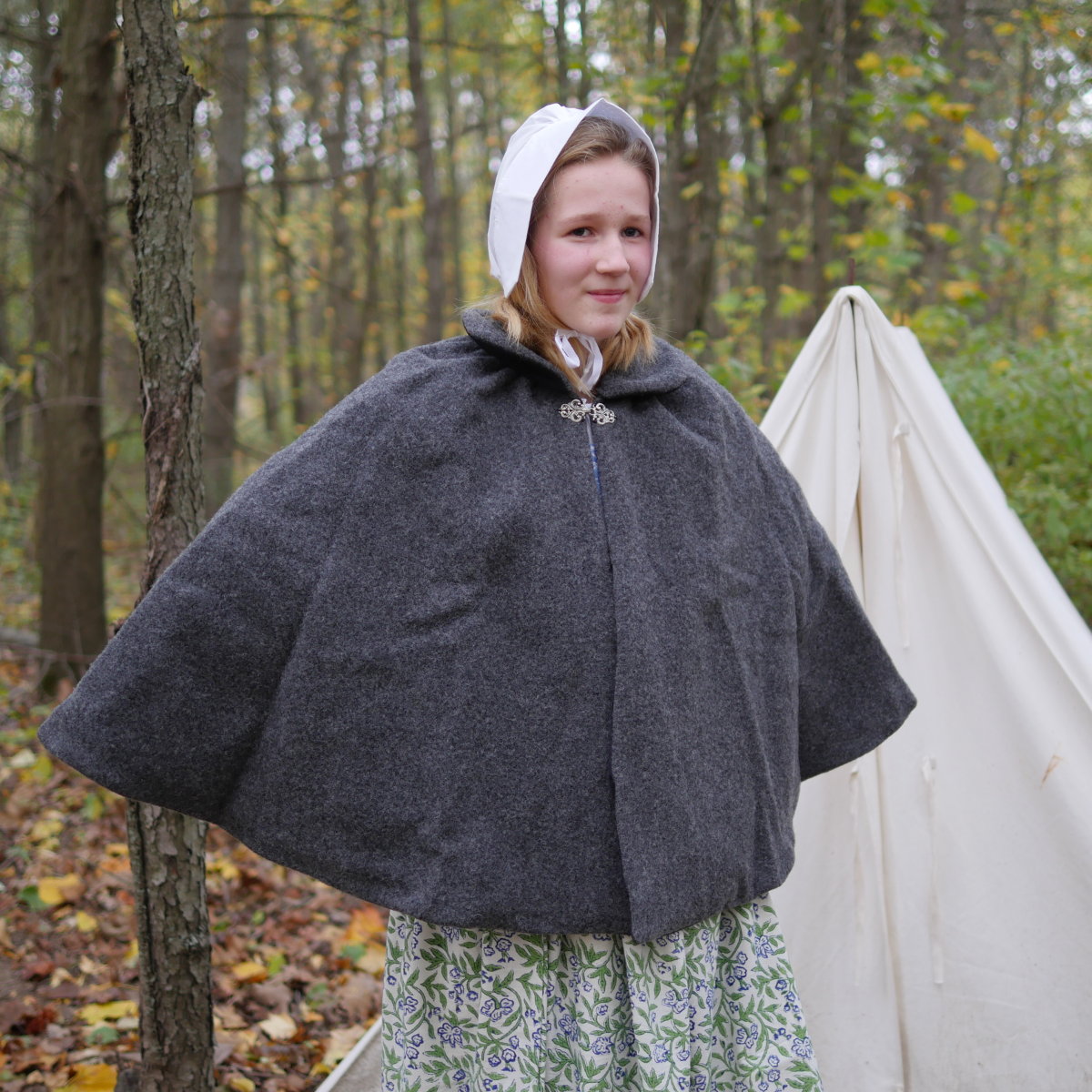 Short cloak online with hood
